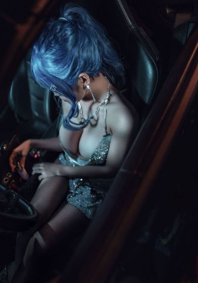 胸部丰满的妈妈