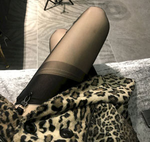 女s用玉足调教脚奴视频